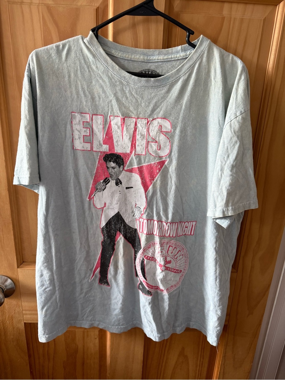 Well Loved, Men’s Size Large Elvis T-Shirt. Has A Mark On The Back, See Pictures
